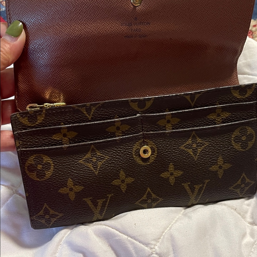 Louis Vuitton Black and Gold Monogram Wallet (Preloved) - Picture 10 of 12